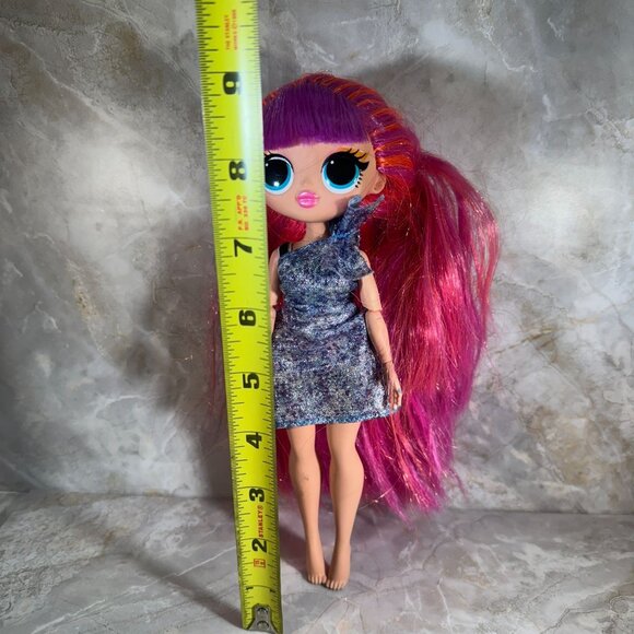 L.O.L. Surprise! O.M.G. Series Doll With Long Purple & Pink Hair Roller Chick - Picture 3 of 3